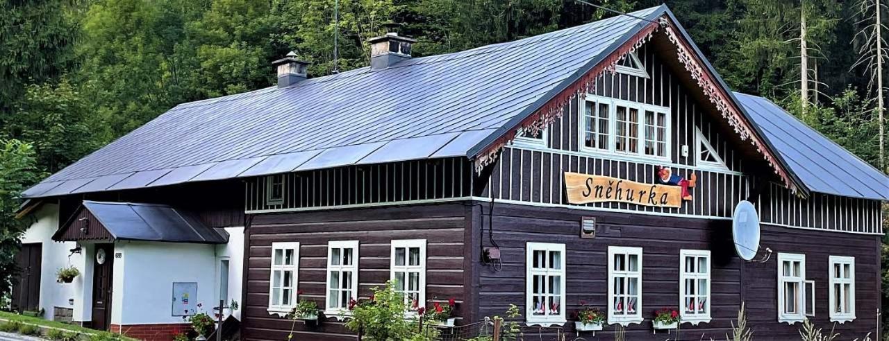Chalupa Snehurka Polubny Exteriér fotografie